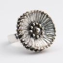 Tammen Koru Afrodite sormus • Pekka Rosenberg • Caratia